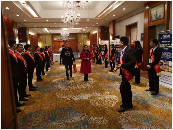 �ֵ��ᡰ�����ߡ���֧�֡��±��ϡ���(zh��n)�Բ���