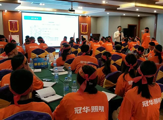 ���A�K�˱��Ƶ���վ��������ϣ�ҫ����Ĺ�â