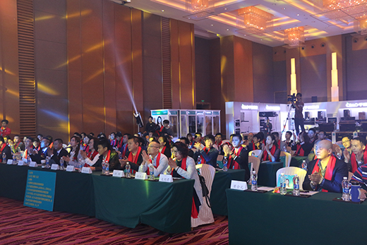 ��ͬ�Ŀ�Խ������δ���� ǧ���N��Ʒ��ʢ��(hu��)�A���_��