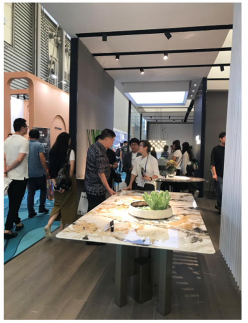 ���A֮�g�M�@��ʽ�O���������Ҿ��@�G�����Ϻ����H�Ҿ�չ