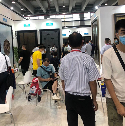 ܊��(qi��ng)�T(m��n)�I(y��)չ�d�𱬣���Ʒ���I(l��ng)�ИI(y��)�r(sh��)�г���