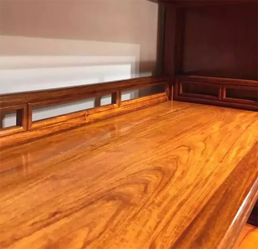 ���ϼtľ������t��֦����ľ�ĳ���tɫ����t��֦һ�㎧���ζ