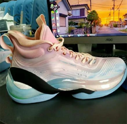 安踏KT7細(xì)節(jié)曝光!我的碳板很大，你忍一下