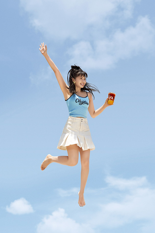 瑞幸閃光橙橙冰萃咖啡“橙意”上線：咖啡馥郁橙汁甜美，超夏天～