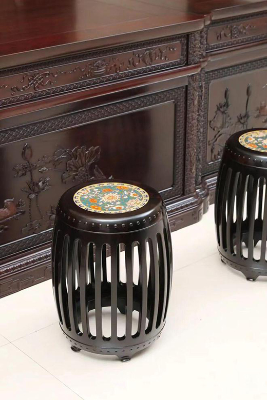 天然黑色的一種木材，在紅木家具行業(yè)里獨樹一格