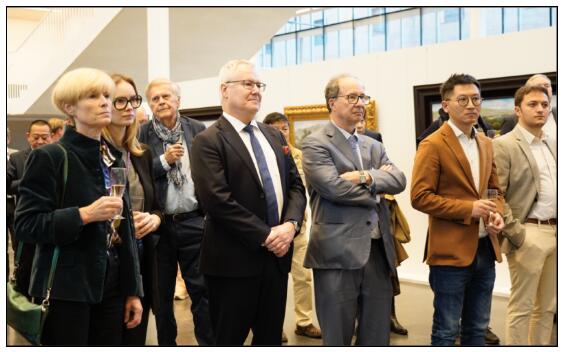 ���قb���ߠ�������L(f��ng)�����ͮ�չ�W��Ѳչȡ�ÈA�M�ɹ�